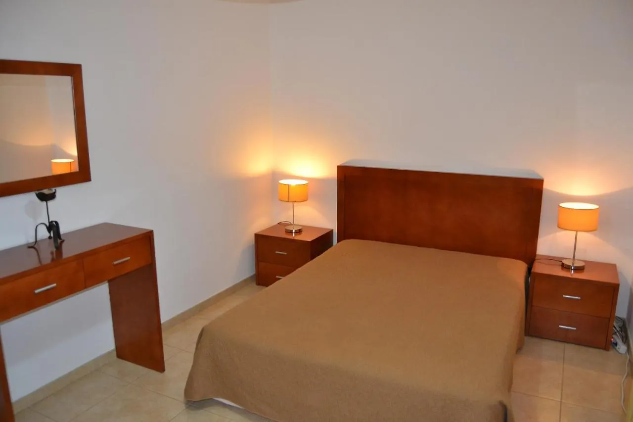 Apartamento - 2 A 4 Pessoas- Piscina Olhos de Αgua