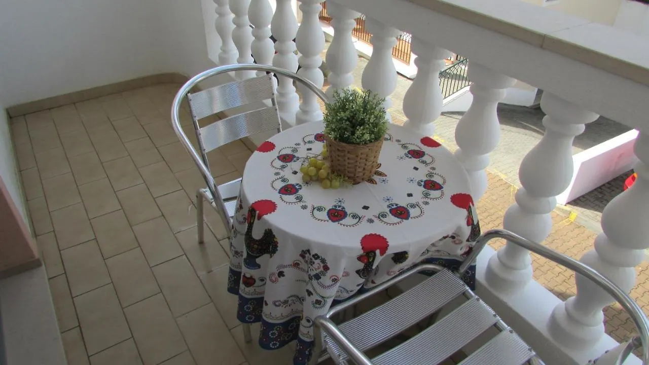 Apartamento - 2 A 4 Pessoas- Piscina Olhos de Αgua