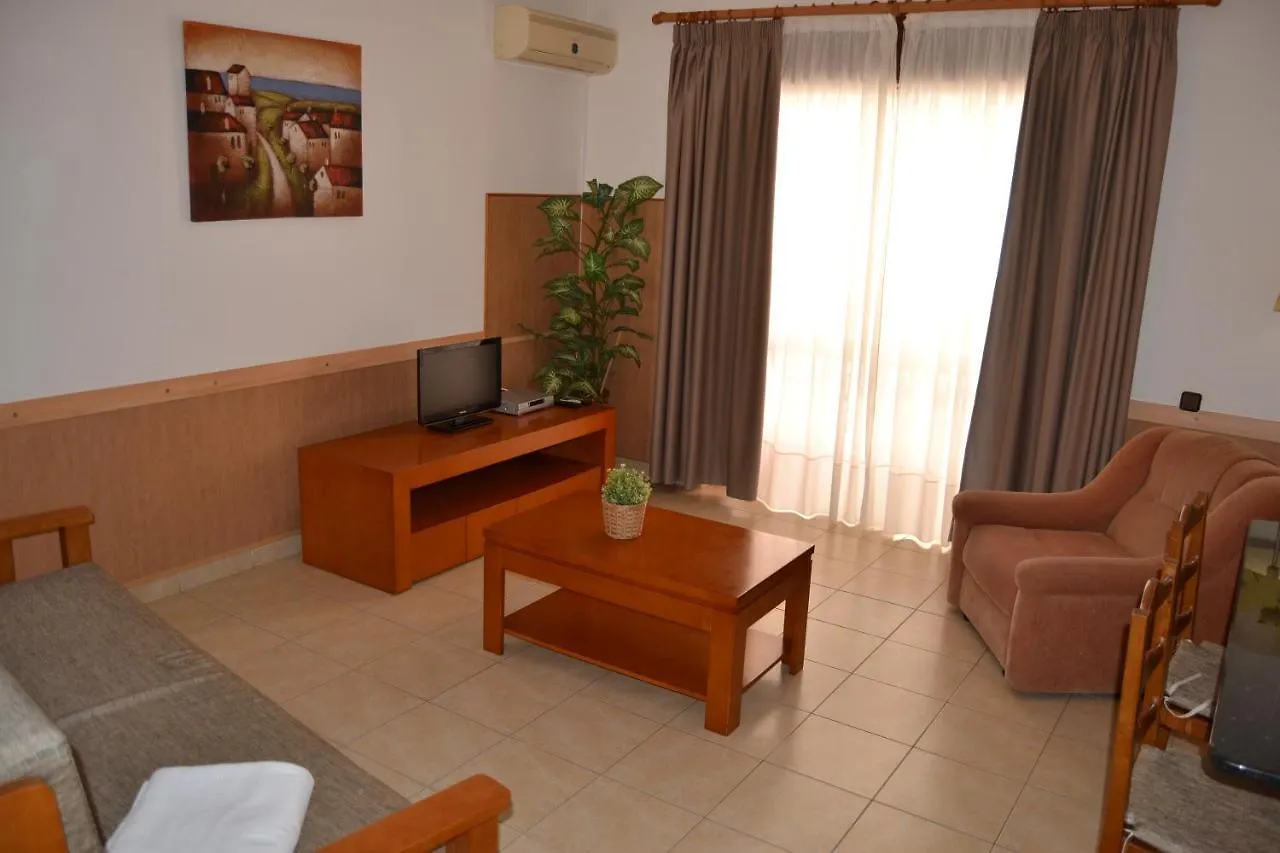 Apartamento - 2 A 4 Pessoas- Piscina Olhos de Αgua